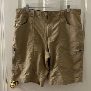 Royal Robbins Men’s Beige Nylon Outdoor Cargo Shorts Size 38 With Pockets